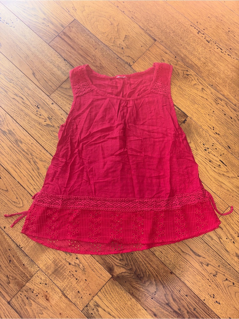 Women's Red Sleeveless Lace-Trim Tank Top with Tie Detail Size Medium